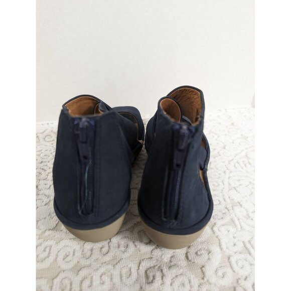 Clarks Black and Tan Wedge Sandals - Picture 7 of 13